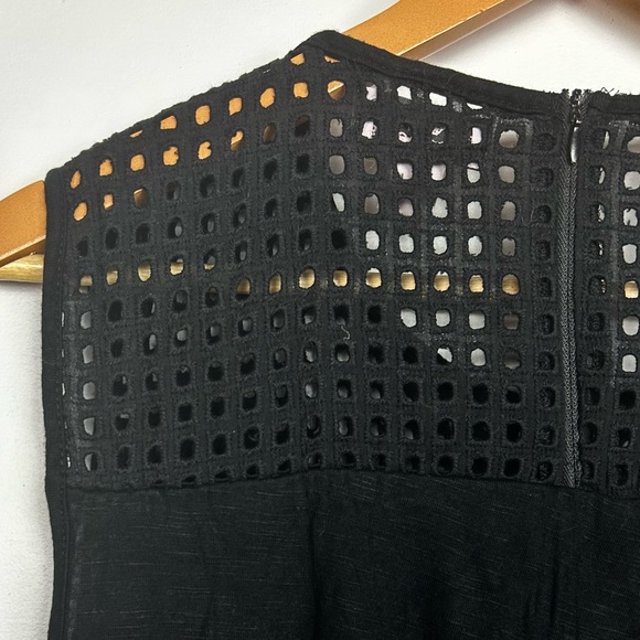 Duchess Eyelet Crochet Bib Neck Zip Back Tank 2XL - Picture 3 of 5